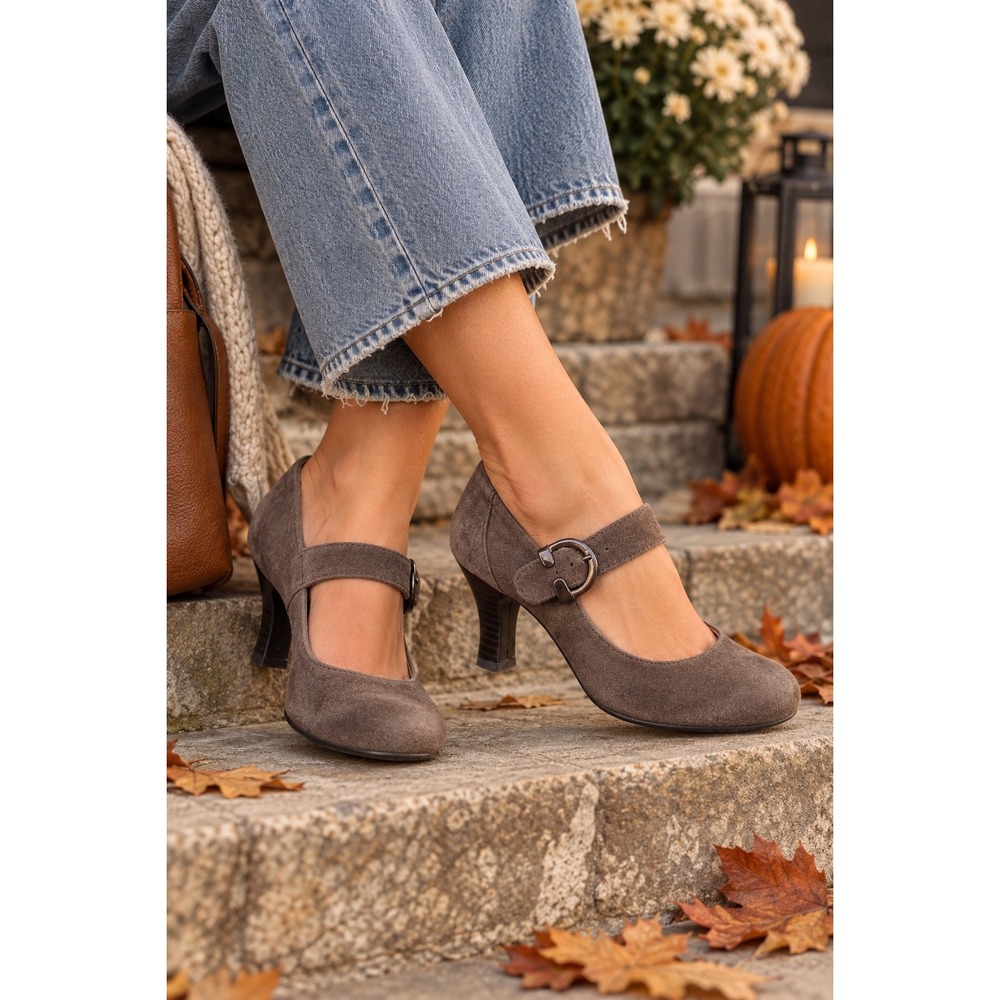 Softspots Maggie 8.5W Brown Suede Mary Jane Heels Buckle Academia Cottagecore